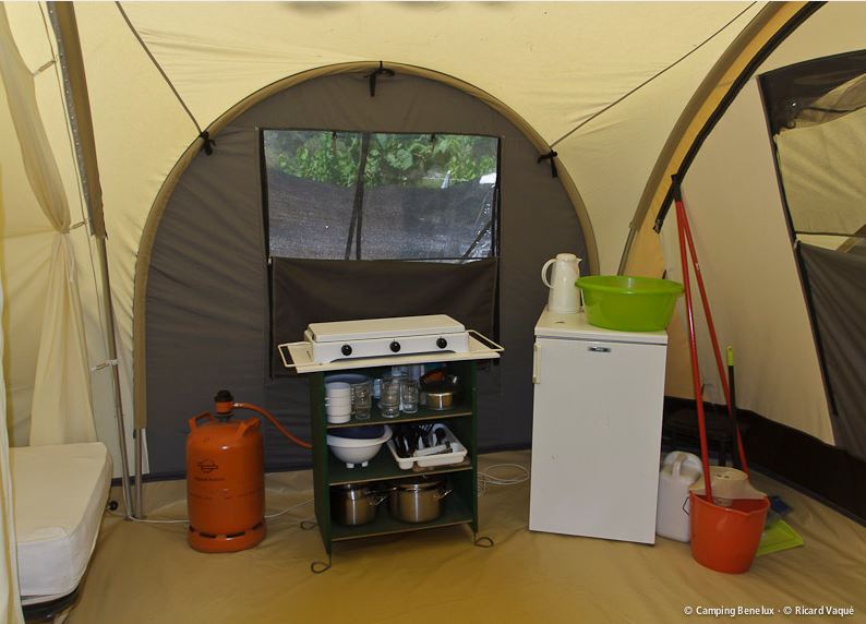 En louant une tente totalement équipée en Espagne