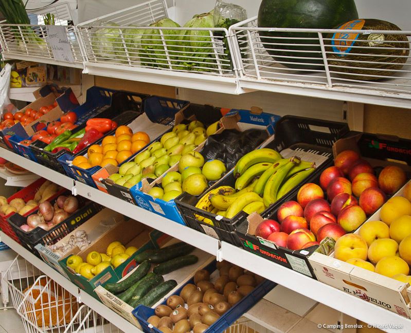 Fruits frais au supermarché du camping